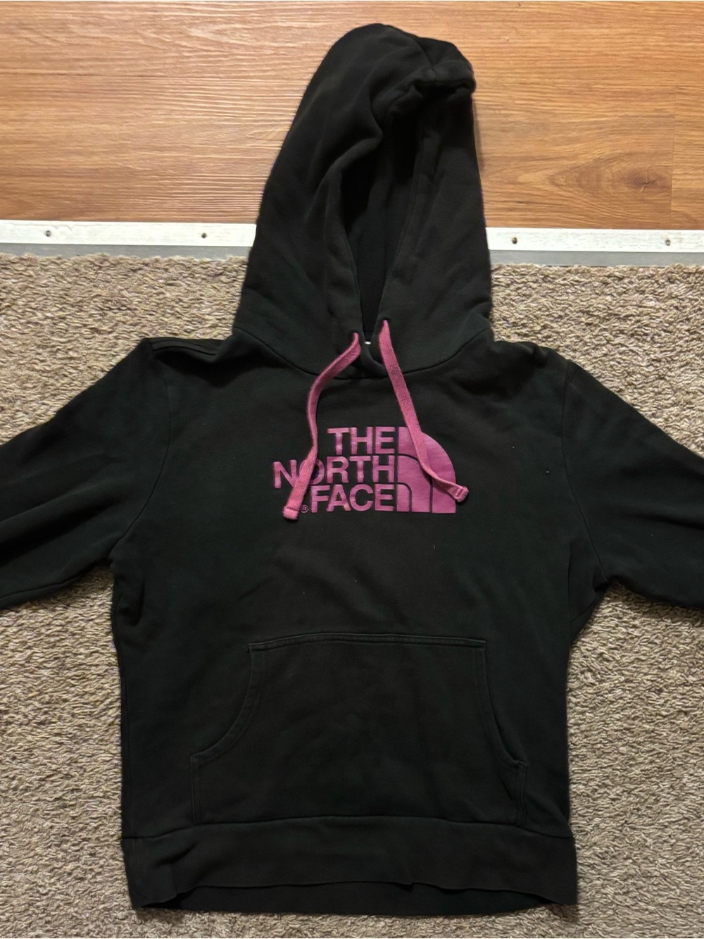 The North Face Women's Lg Black Hoodie with Pink Logo Pink Drawstring Like New - Picture 5 of 8